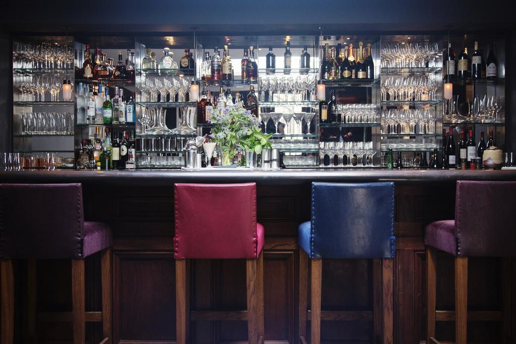 Old Parsonage Hotel Oxford Exteriör bild The bar at the London Edition